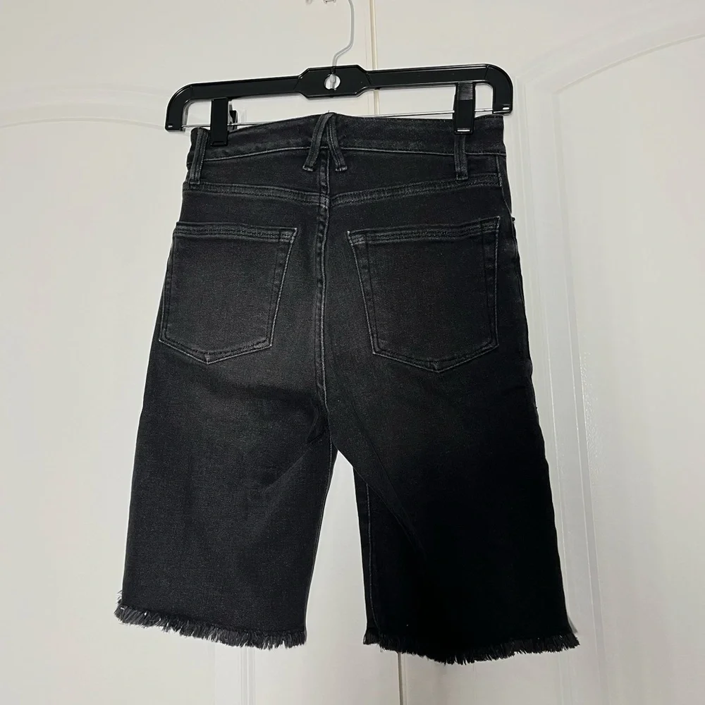 Good American Good Raw Hem Bermuda size 24 - Picture 5 of 8